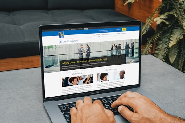 What is the procedure for UK residents to contest a water bill discrepancy in 2023?