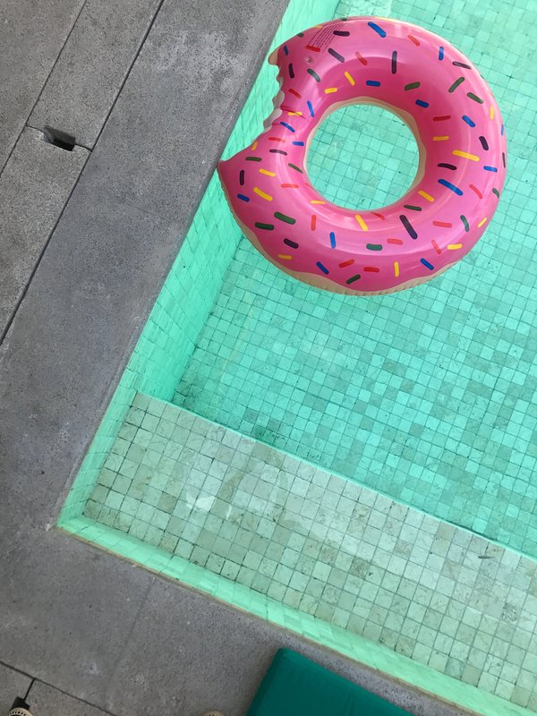 Pool float, inflatable mattress, and baby float: fun and safety for every swim adventure